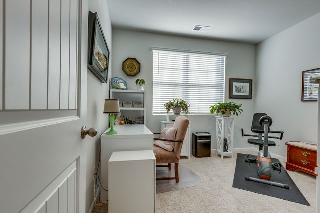 5037 Hunters Village Dr, Lebanon, TN 37087