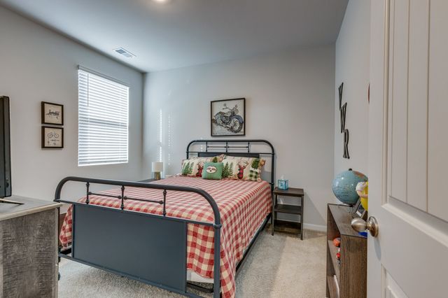 5037 Hunters Village Dr, Lebanon, TN 37087