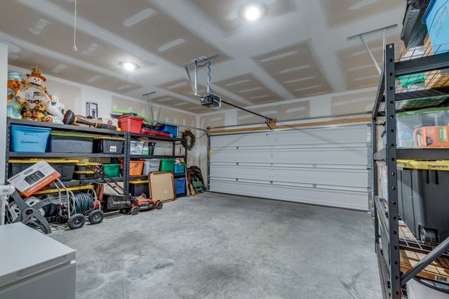 5037 Hunters Village Dr, Lebanon, TN 37087