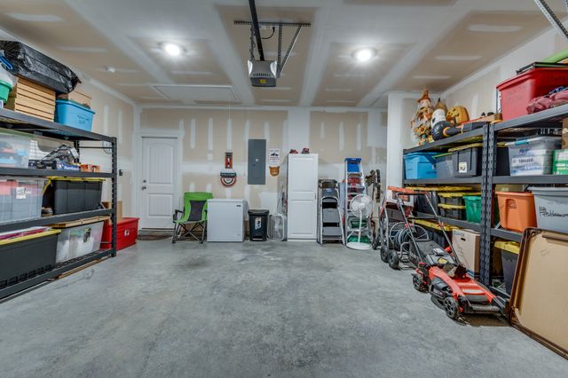 5037 Hunters Village Dr, Lebanon, TN 37087