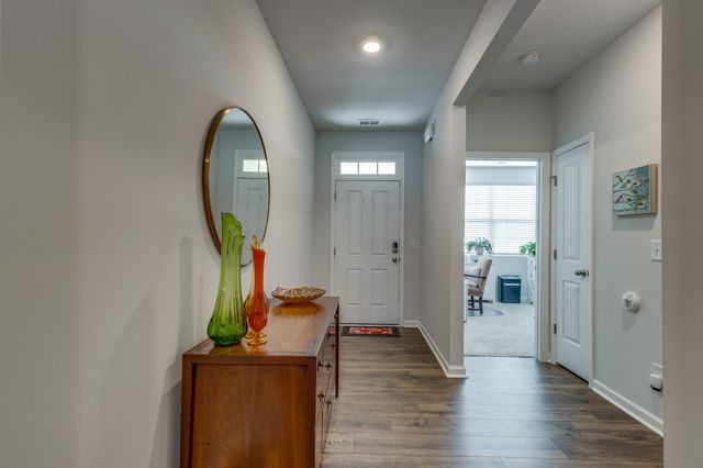 5037 Hunters Village Dr, Lebanon, TN 37087