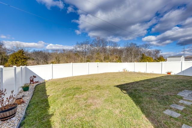 5037 Hunters Village Dr, Lebanon, TN 37087