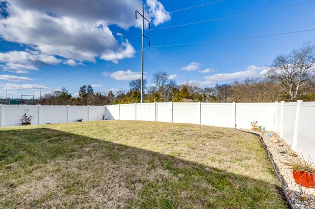 5037 Hunters Village Dr, Lebanon, TN 37087