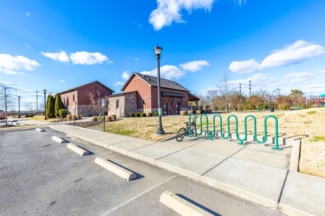 5037 Hunters Village Dr, Lebanon, TN 37087