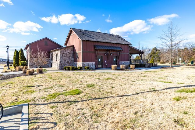 5037 Hunters Village Dr, Lebanon, TN 37087