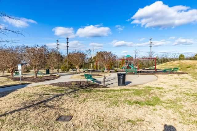 5037 Hunters Village Dr, Lebanon, TN 37087