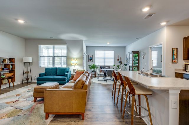 5037 Hunters Village Dr, Lebanon, TN 37087