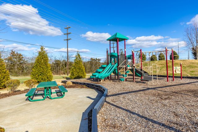 5037 Hunters Village Dr, Lebanon, TN 37087