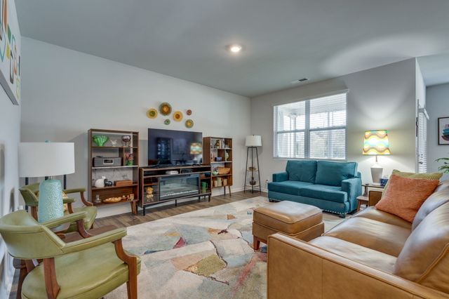 5037 Hunters Village Dr, Lebanon, TN 37087