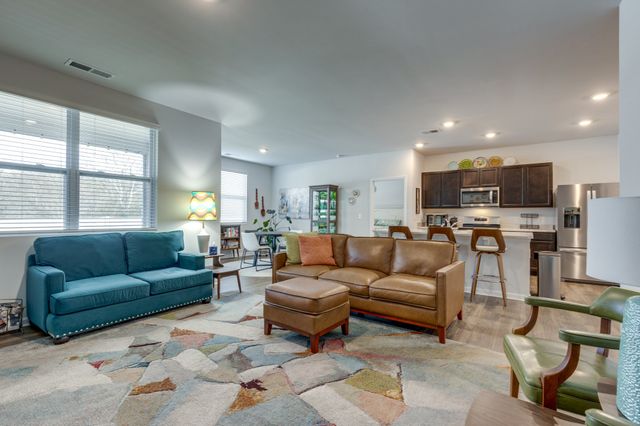 5037 Hunters Village Dr, Lebanon, TN 37087