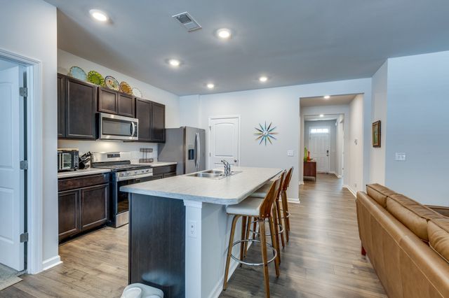 5037 Hunters Village Dr, Lebanon, TN 37087