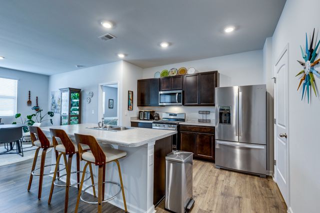 5037 Hunters Village Dr, Lebanon, TN 37087