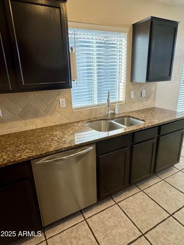 2221 E Union Hills Drive 137, Phoenix, AZ 85024