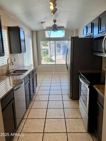 2221 E Union Hills Drive 137, Phoenix, AZ 85024