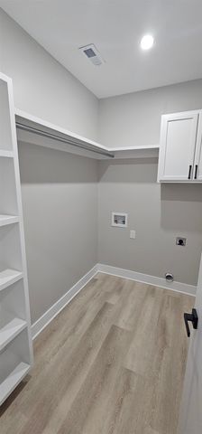 1501 E Midway Ct, Valley Center, KS 67147