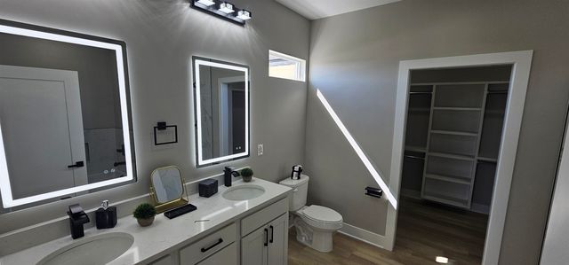 1501 E Midway Ct, Valley Center, KS 67147