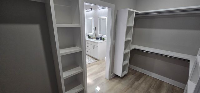 1501 E Midway Ct, Valley Center, KS 67147