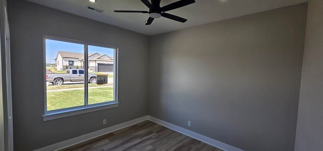 1501 E Midway Ct, Valley Center, KS 67147