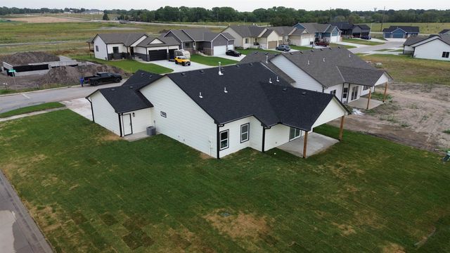 1501 E Midway Ct, Valley Center, KS 67147