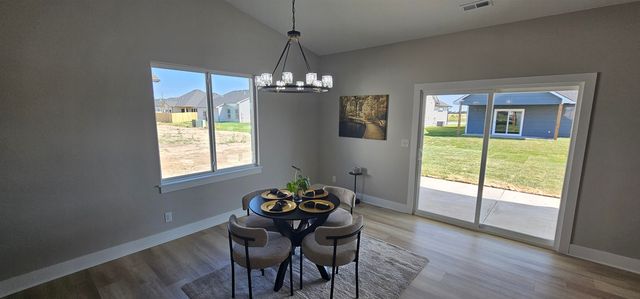 1501 E Midway Ct, Valley Center, KS 67147
