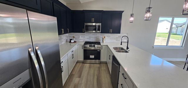 1501 E Midway Ct, Valley Center, KS 67147