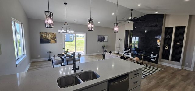 1501 E Midway Ct, Valley Center, KS 67147