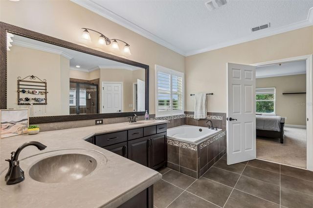 1804 BELLA CASA COURT, Tampa, FL 33618