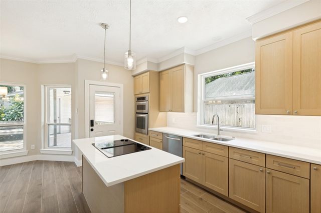 3418 Woodland View Drive, Kingwood, TX 77345