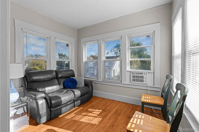 5272 Maplewood Street, Detroit, MI 48204