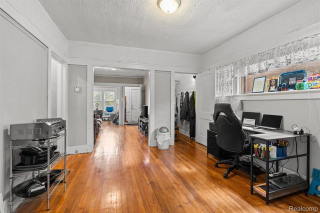 5272 Maplewood Street, Detroit, MI 48204