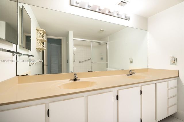 150 S Hollybrook Terrace 208, Pembroke Pines, FL 33025