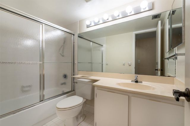 150 S Hollybrook Terrace 208, Pembroke Pines, FL 33025