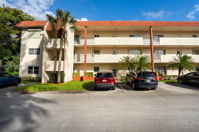 150 S Hollybrook Terrace 208, Pembroke Pines, FL 33025