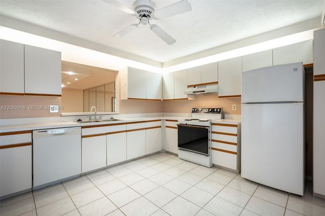 150 S Hollybrook Terrace 208, Pembroke Pines, FL 33025