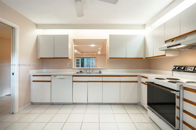150 S Hollybrook Terrace 208, Pembroke Pines, FL 33025