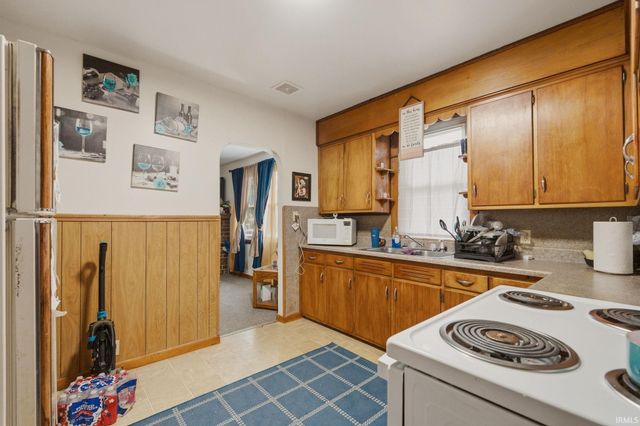 2025 Carlton Avenue, Fort Wayne, IN 46802