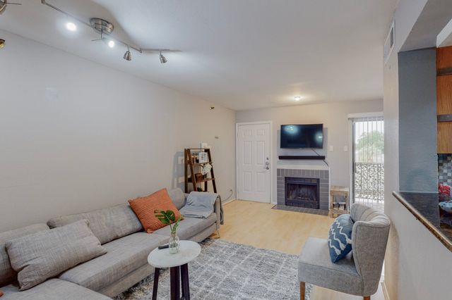 5916 Gaston Avenue 304, Dallas, TX 75214