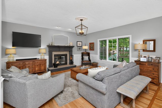 6004 Nottingham Drive, Johnston, IA 50131