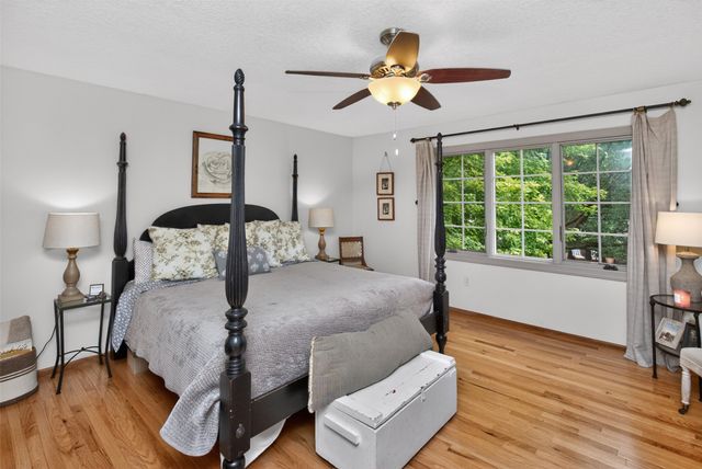 6004 Nottingham Drive, Johnston, IA 50131