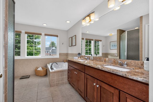 6004 Nottingham Drive, Johnston, IA 50131