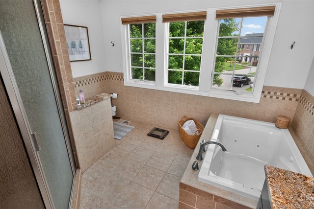 6004 Nottingham Drive, Johnston, IA 50131