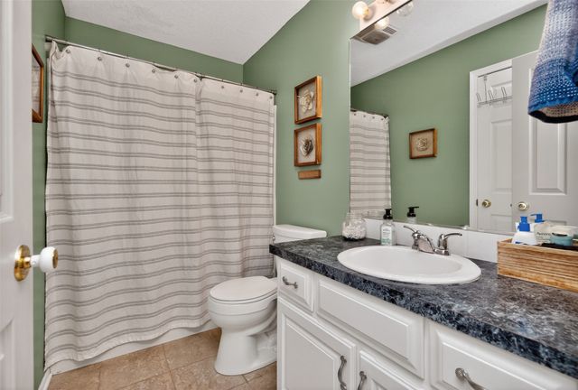6004 Nottingham Drive, Johnston, IA 50131