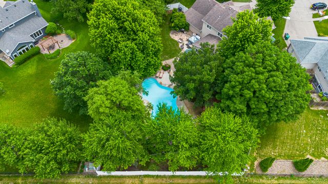 6004 Nottingham Drive, Johnston, IA 50131