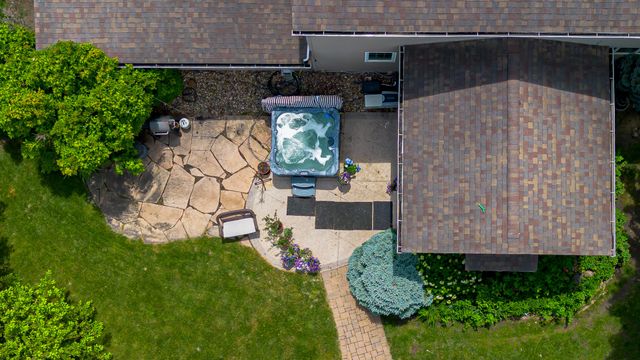 6004 Nottingham Drive, Johnston, IA 50131