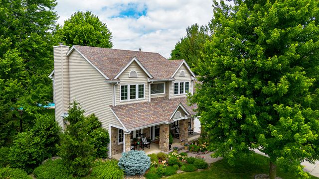 6004 Nottingham Drive, Johnston, IA 50131