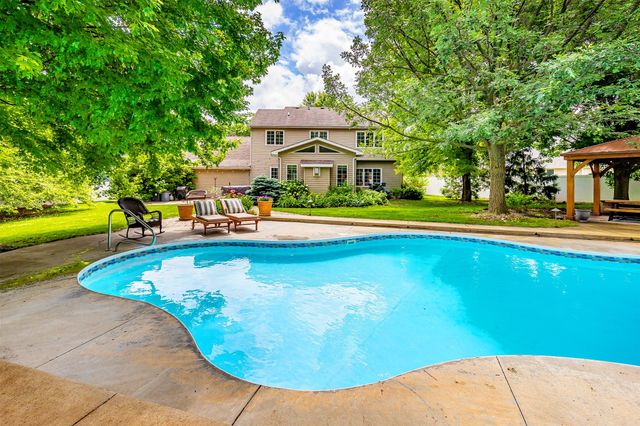 6004 Nottingham Drive, Johnston, IA 50131