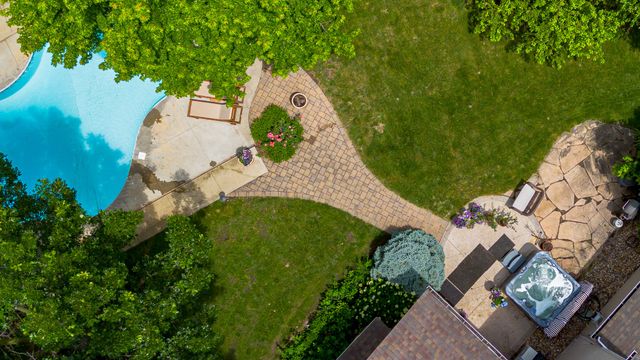 6004 Nottingham Drive, Johnston, IA 50131