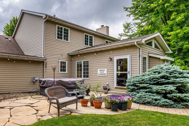 6004 Nottingham Drive, Johnston, IA 50131