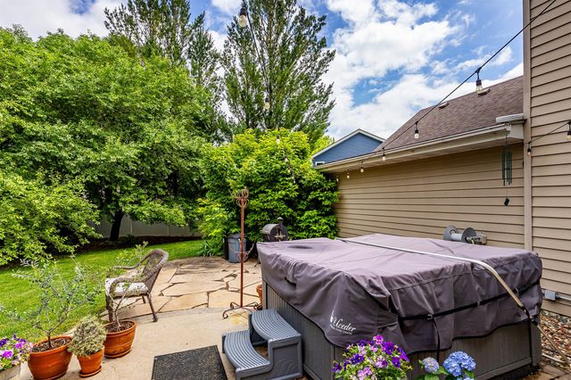 6004 Nottingham Drive, Johnston, IA 50131