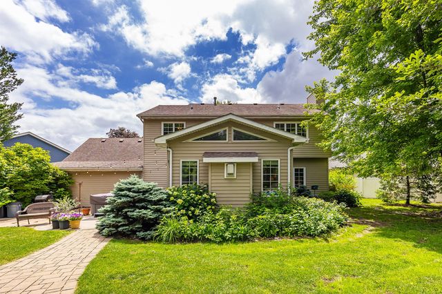 6004 Nottingham Drive, Johnston, IA 50131